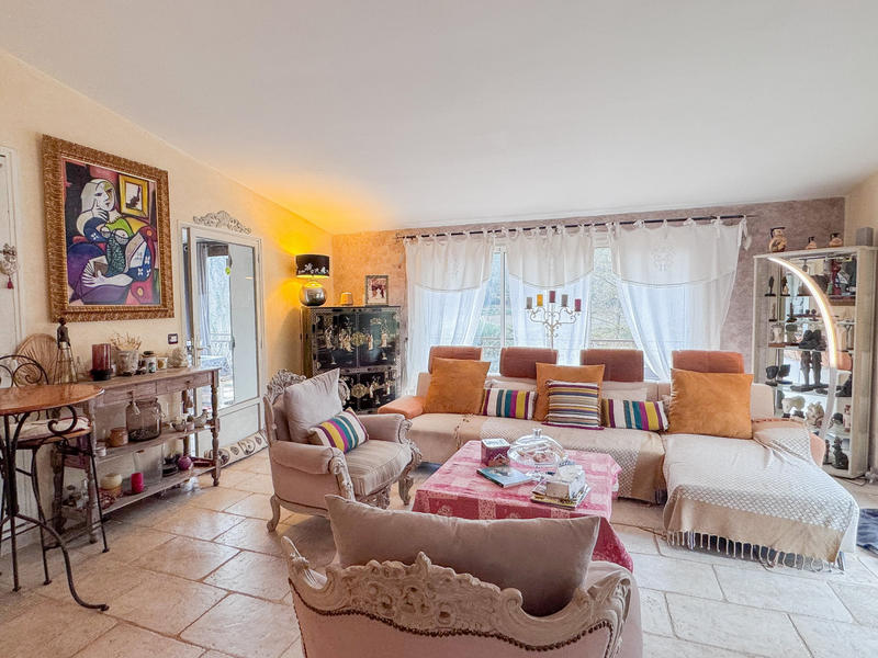 Maison - 272 m² - 9 pièces