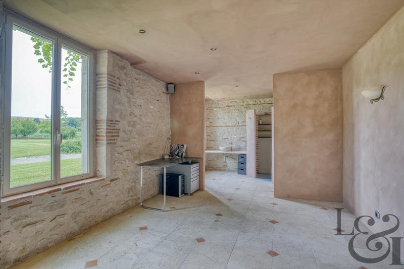 Maison - 769 m² - 8 pièces