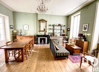 Maison - 200 m² - 8 pièces