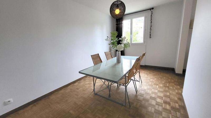 Appartement - 90 m² - 5 pièces