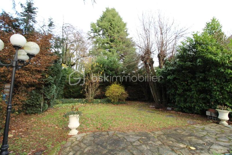 Maison - 226 m² - 7 pièces