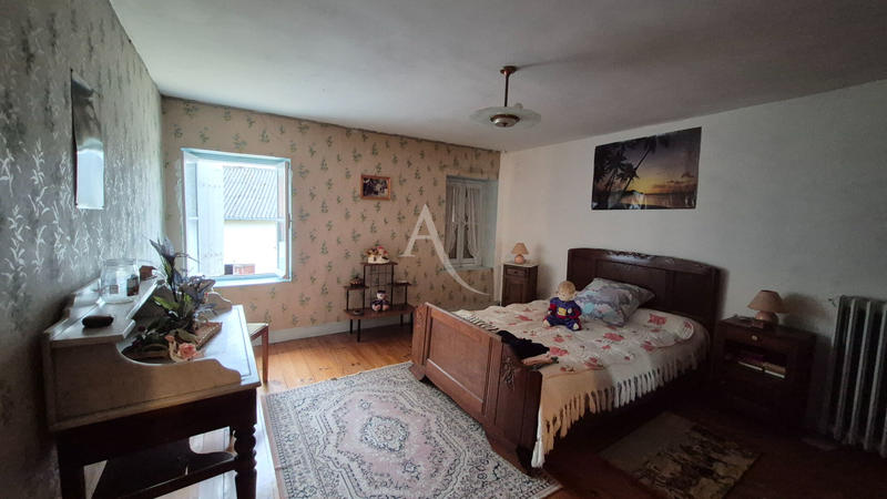 Maison - 142 m² - 8 pièces