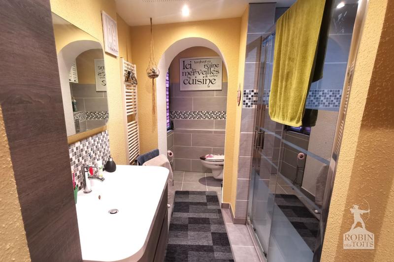 Maison - 235 m² - 10 pièces