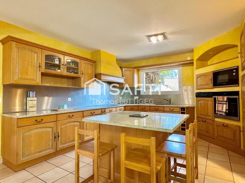 Villa - 233 m² - 8 pièces