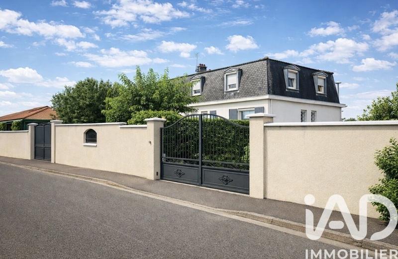 Maison - 196 m² - 8 pièces
