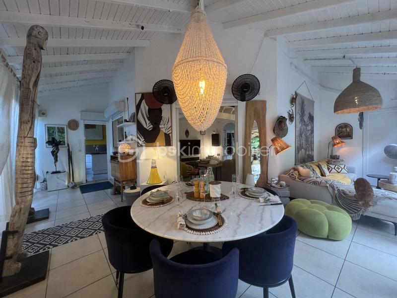 Propriété - 256 m² - 14 pièces