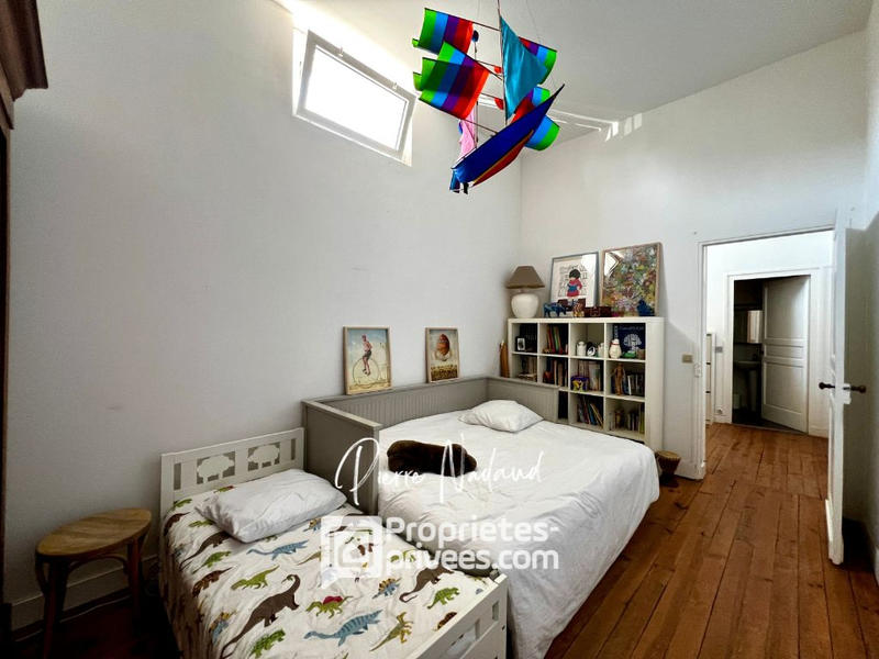 Maison - 230 m² - 9 pièces