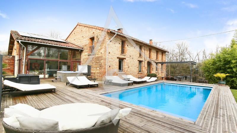 Propriété - 450 m² - 11 pièces