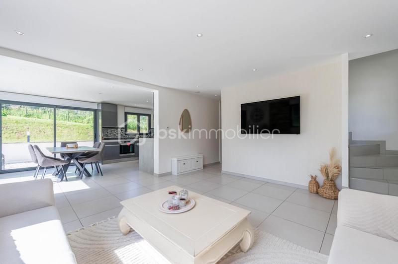 Maison - 155 m² - 5 pièces