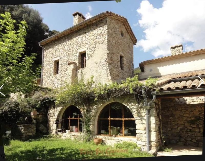 Mas - 237 m² - 8 pièces