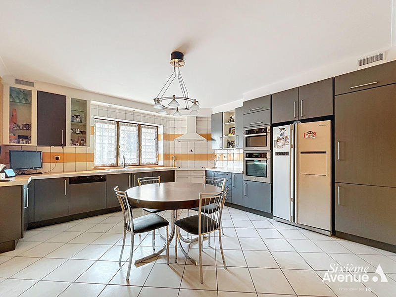 Maison - 359 m² - 8 pièces