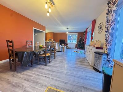 Maison - 178 m² - 6 pièces