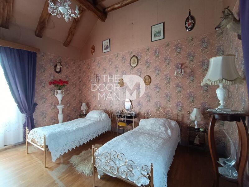 Maison - 428 m² - 8 pièces