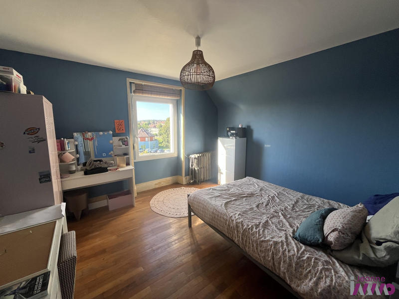 Maison - 210 m² - 7 pièces