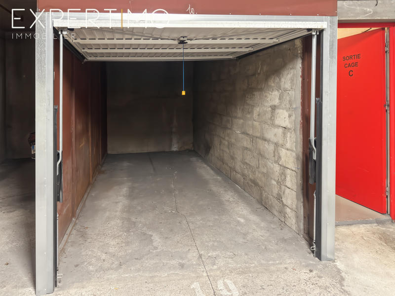 Parking / Garage - 11 m²