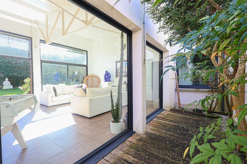 Villa - 203 m² - 9 pièces