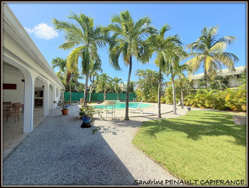 Villa - 221 m² - 7 pièces