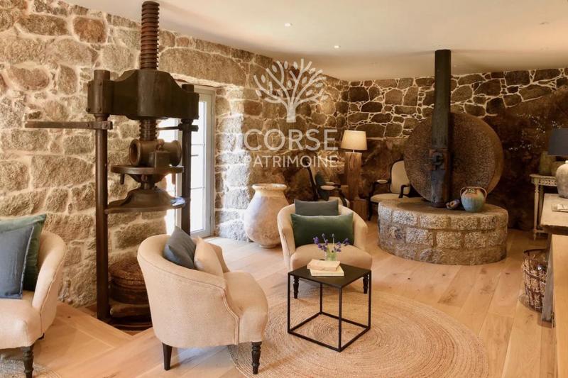 Maison de village - 302 m² - 12 pièces