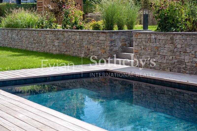 Maison - 355 m² - 10 pièces