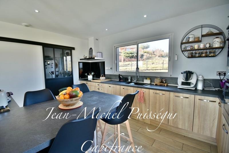 Maison - 230 m² - 8 pièces