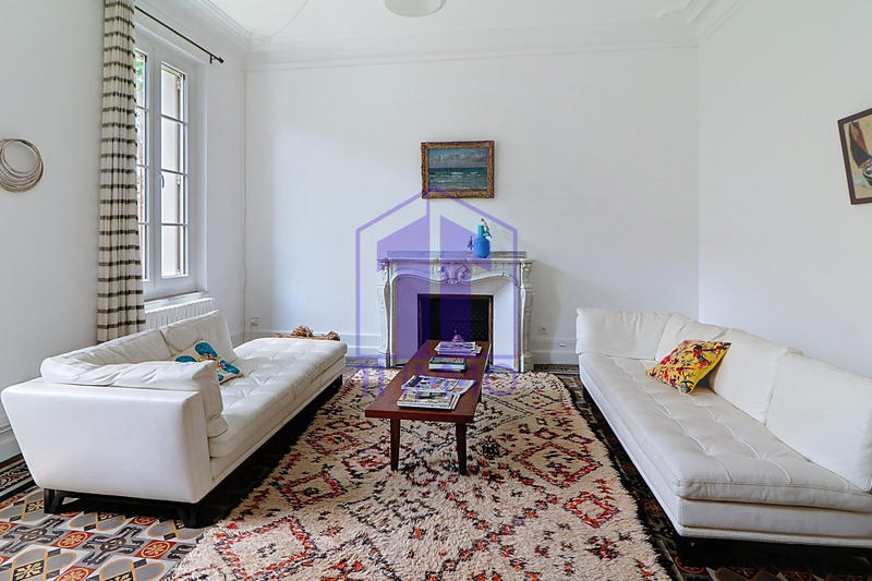 Maison - 390 m² - 10 pièces