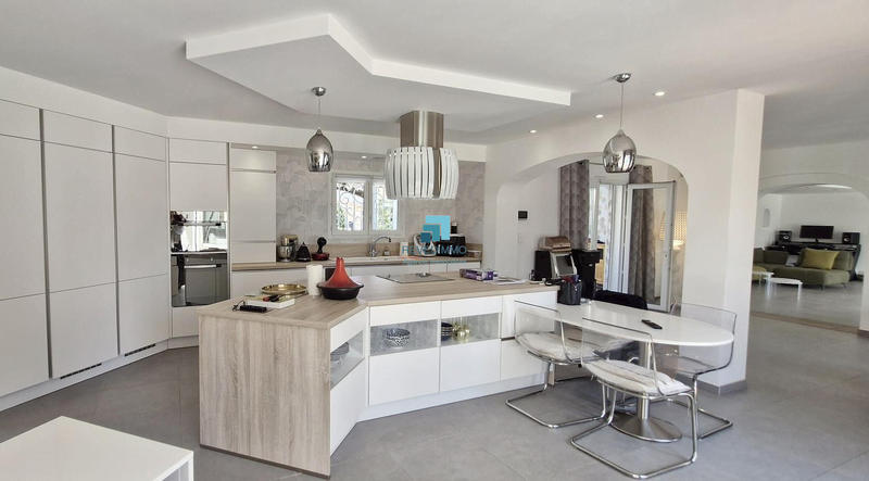 Villa - 287 m² - 5 pièces