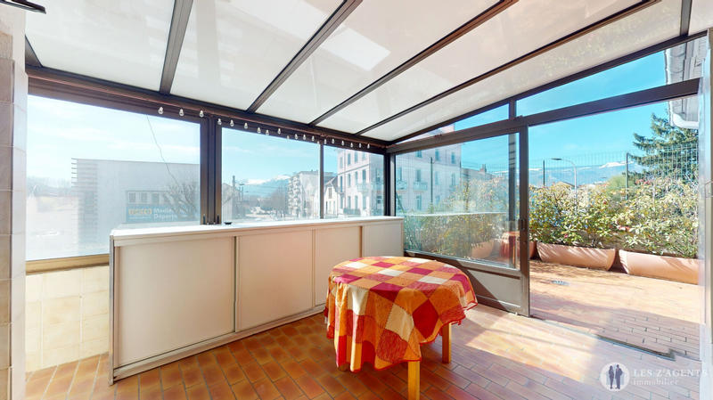 Appartement - 121 m² - 6 pièces