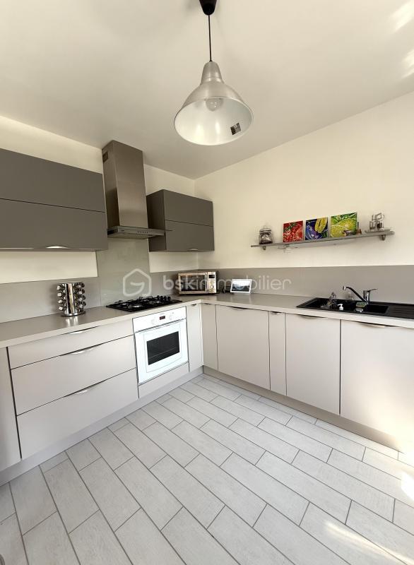 Maison - 140 m² - 8 pièces