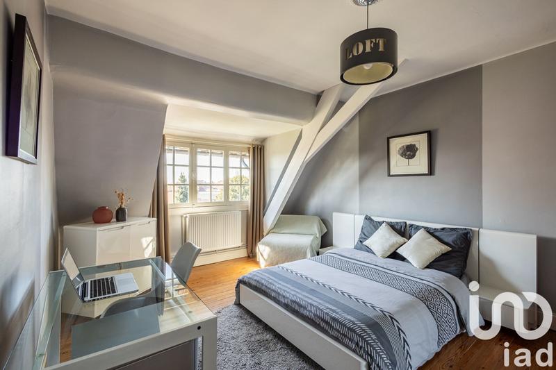 Maison - 260 m² - 9 pièces