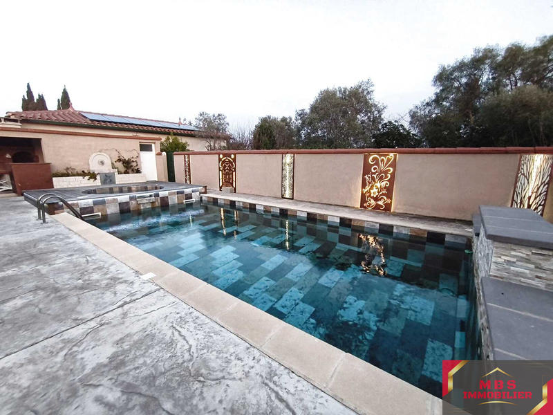 Propriété - 202 m² - 5 pièces