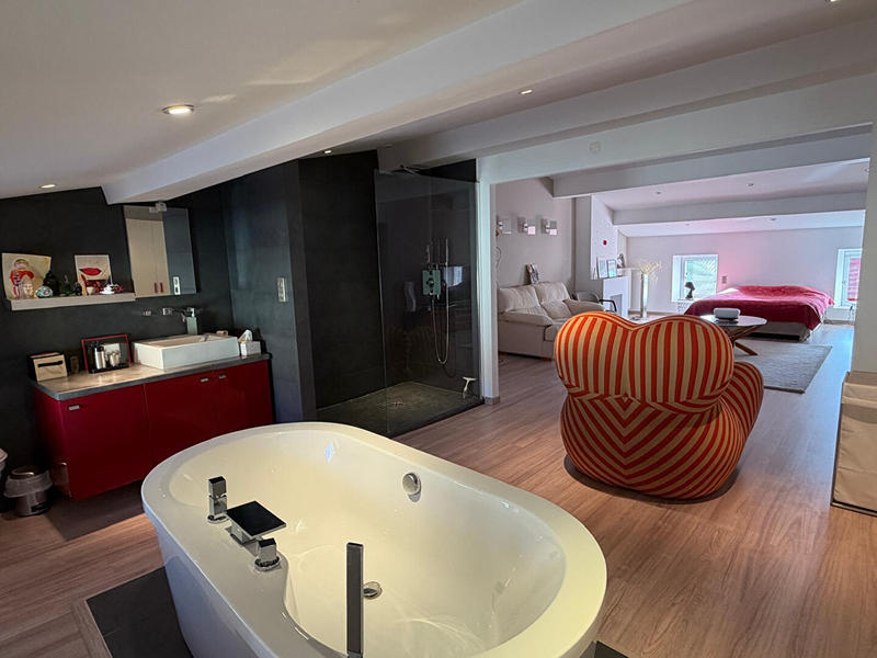 Maison - 340 m² - 8 pièces