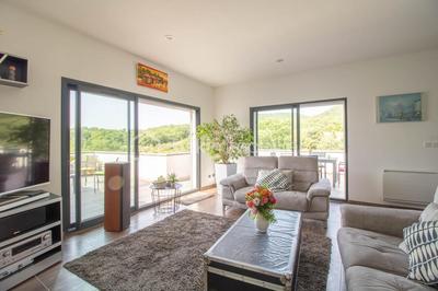 Maison - 208 m² - 7 pièces