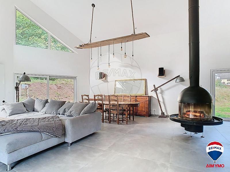 Maison - 300 m² - 10 pièces