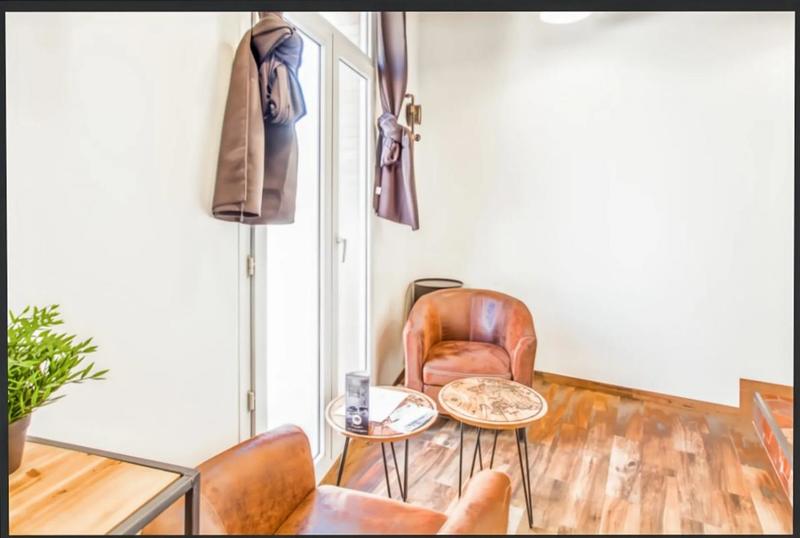 Appartement - 98 m² - 8 pièces