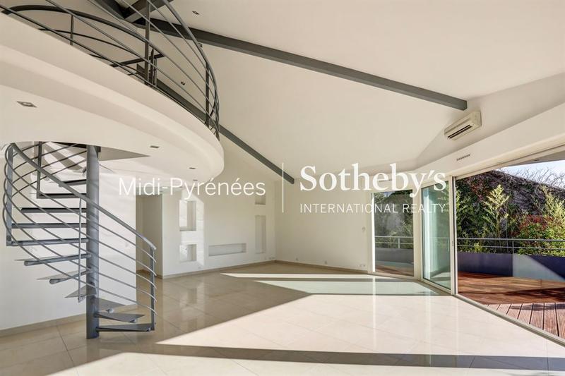 Appartement - 218 m² - 6 pièces