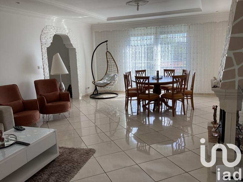 Maison - 182 m² - 10 pièces