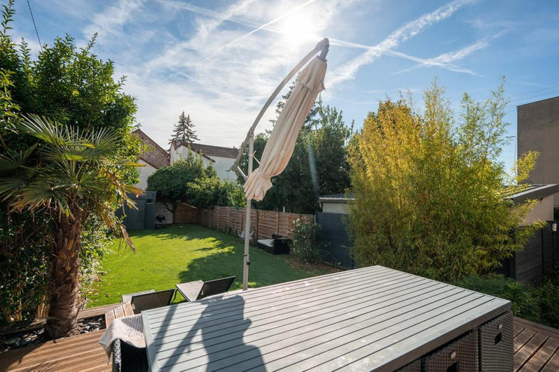 Maison - 250 m² - 7 pièces