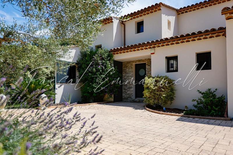 Villa - 265 m² - 6 pièces