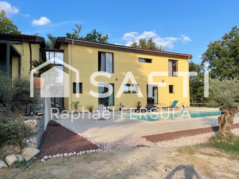 Maison - 230 m² - 6 pièces