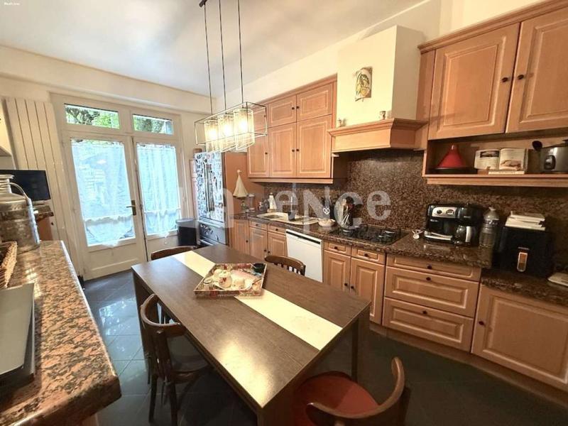 Propriété - 160 m² - 7 pièces