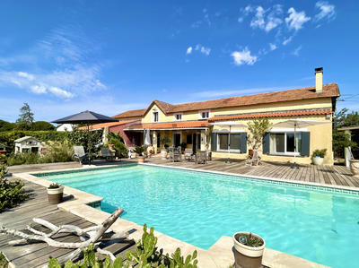 Propriété - 453 m² - 16 pièces