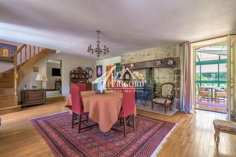 Maison - 227 m² - 14 pièces