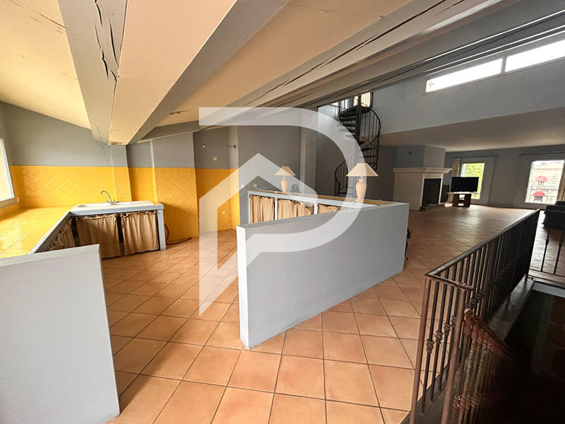 Maison - 290 m² - 12 pièces