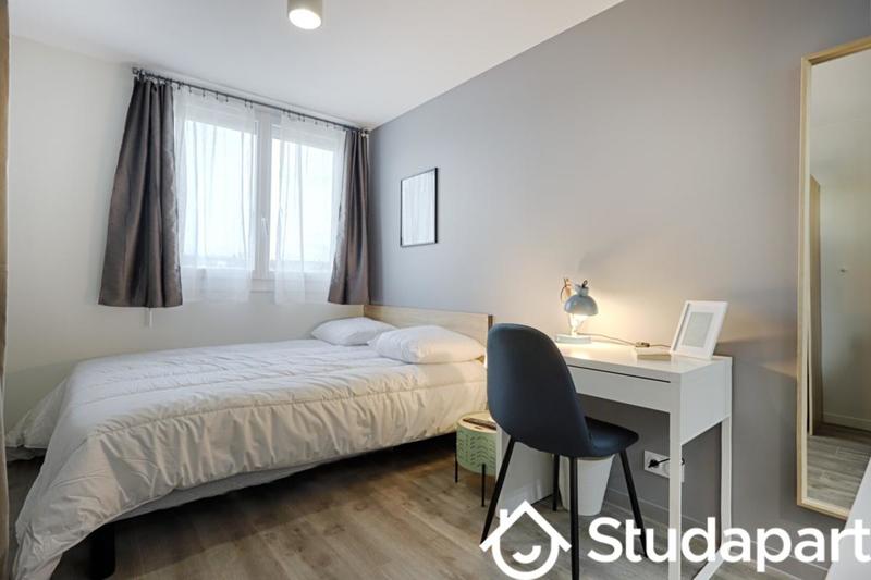 Chambre - 11 m² - 1 pièce