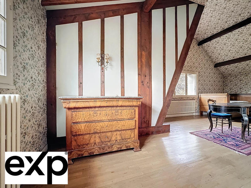 Maison - 302 m² - 12 pièces