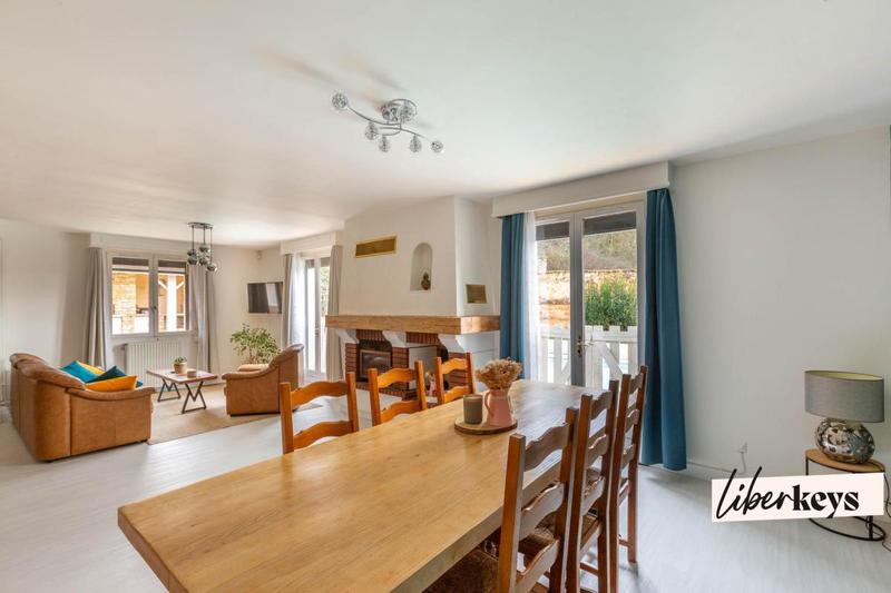 Propriété - 222 m² - 8 pièces
