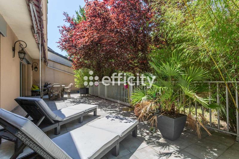 Maison - 497 m² - 9 pièces