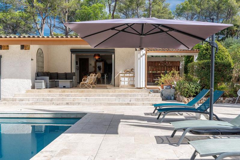 Propriété - 417 m² - 6 pièces