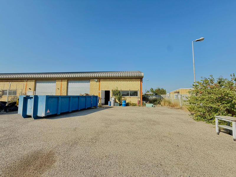 Local commercial - 250 m² - 4 pièces