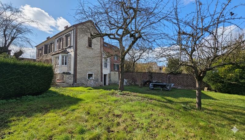 Maison - 202 m² - 7 pièces